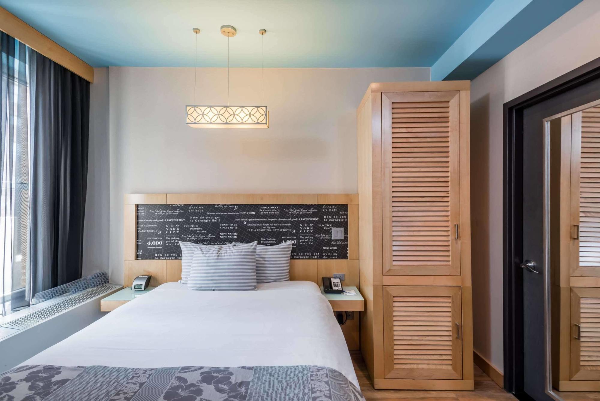 Courtyard Manhattan/times Square Hotel New York