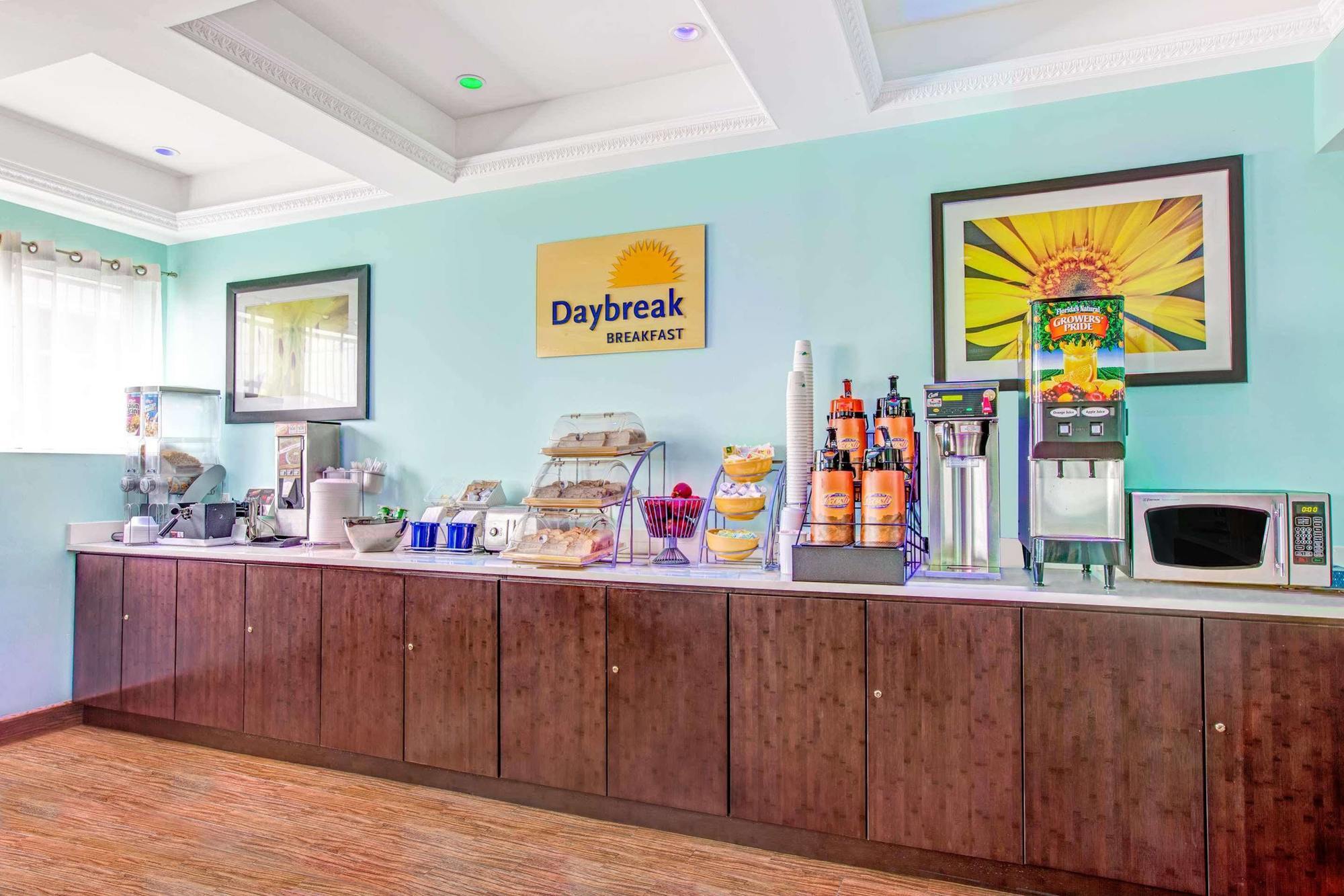 Hotel Days & By Wyndham Ozone Park/jfk Airport