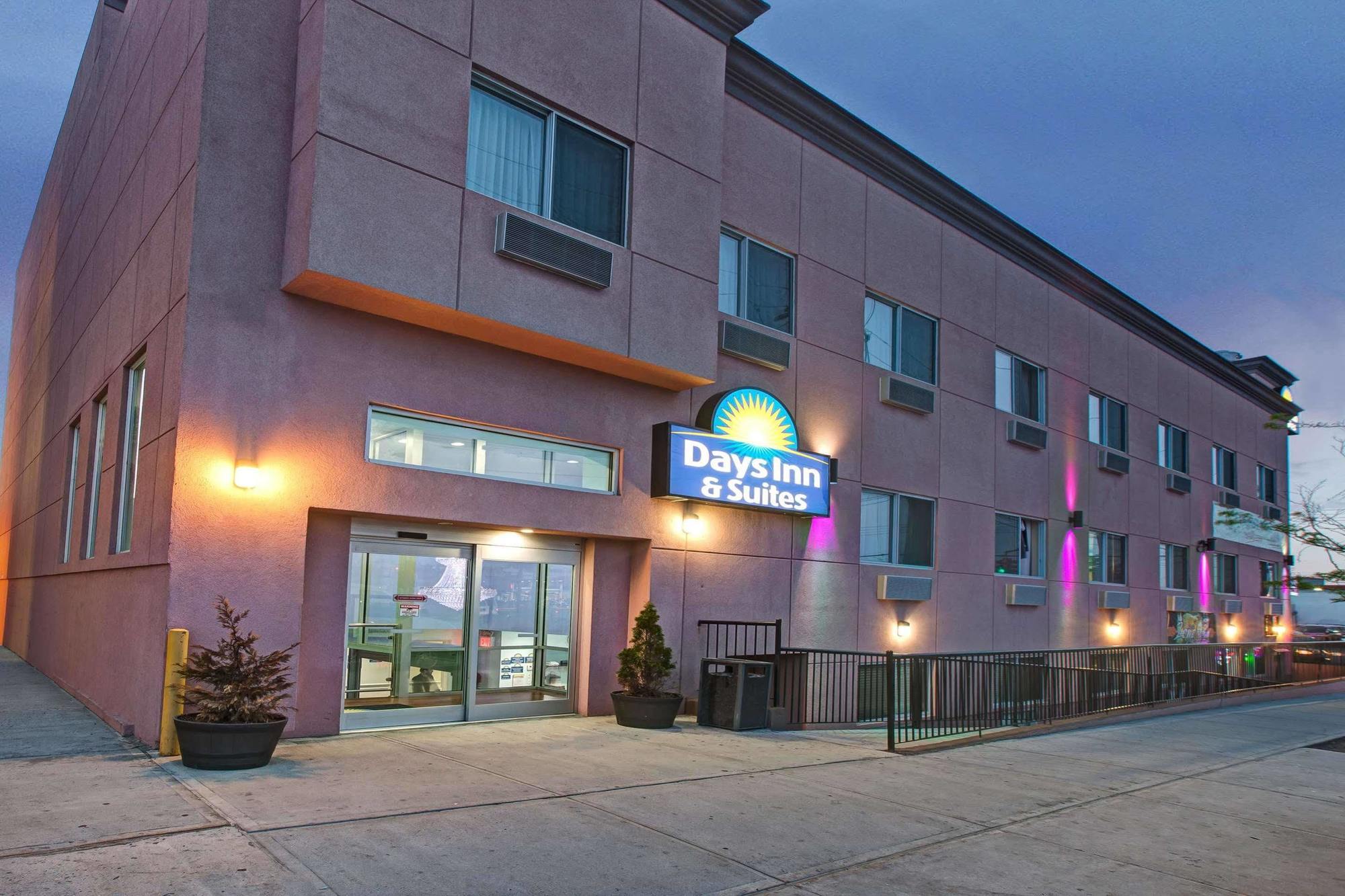Days & By Wyndham Ozone Park/jfk Airport Hotel