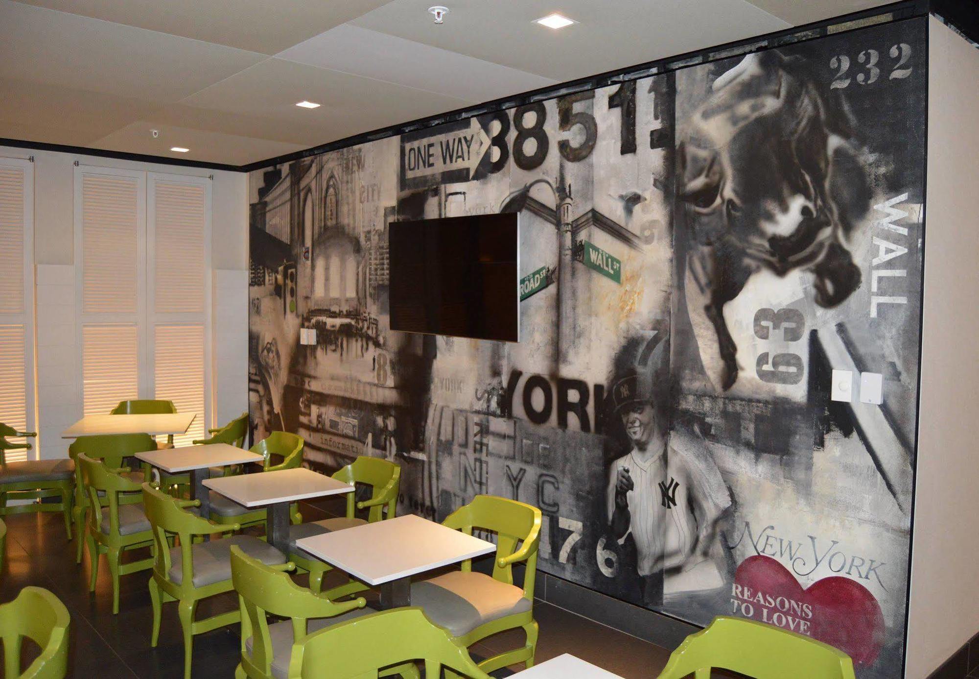 By Marriott Downtown Manhattan/world Trade Center Area Hotel New York