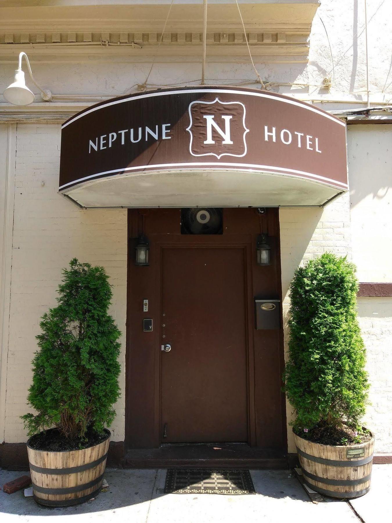 Neptune Hotel 2*