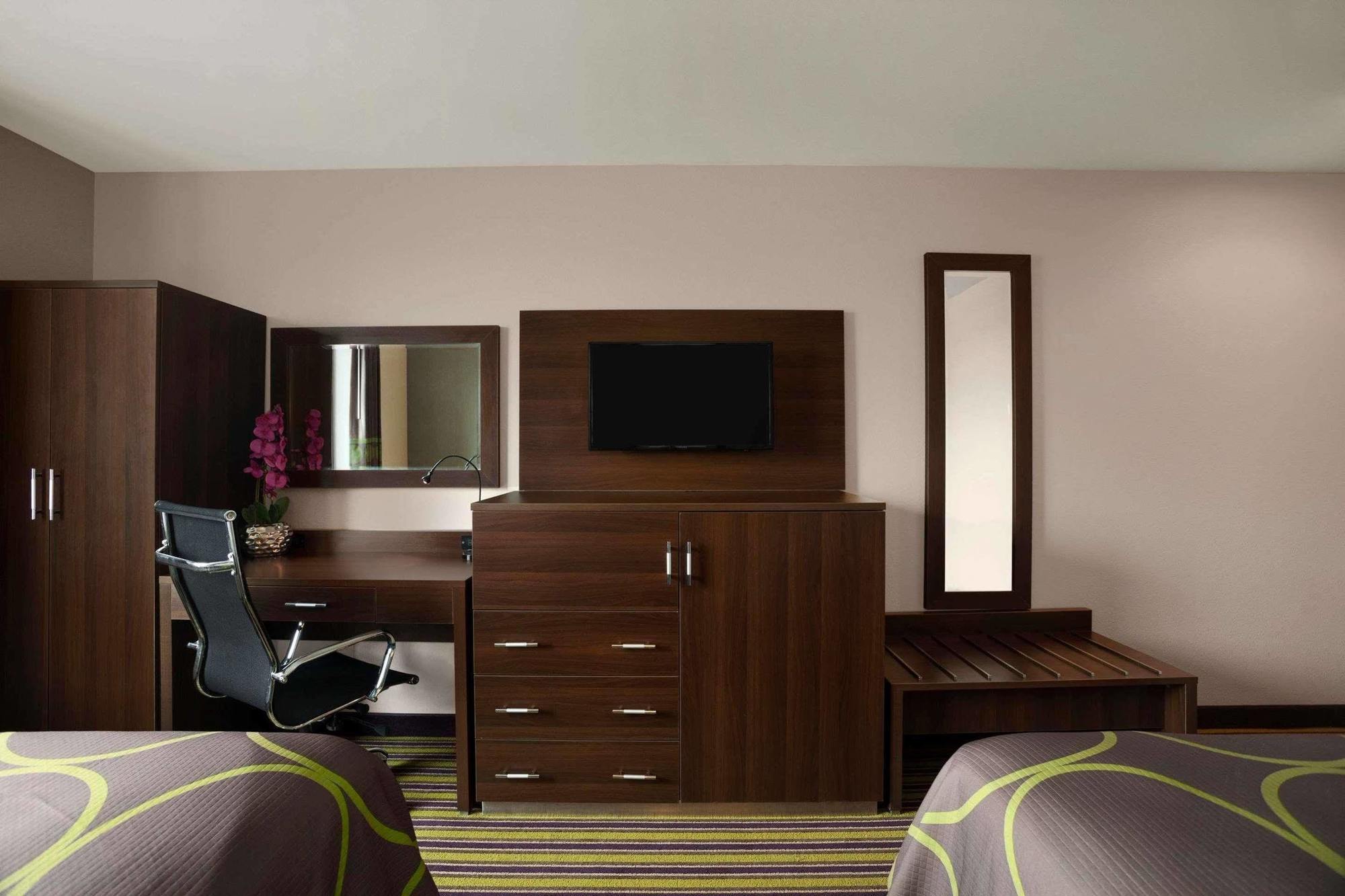 Super 8 Bronx Hotel New York