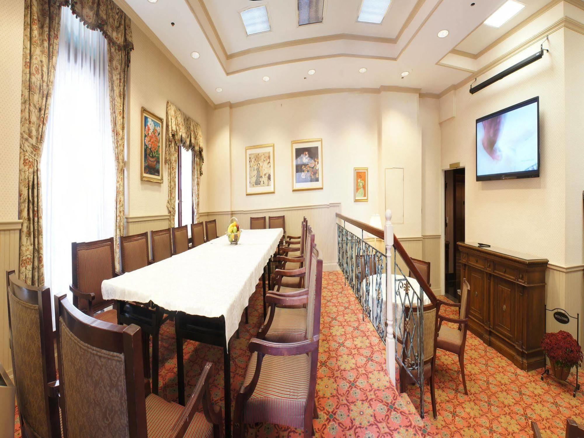 The Street 3* New York