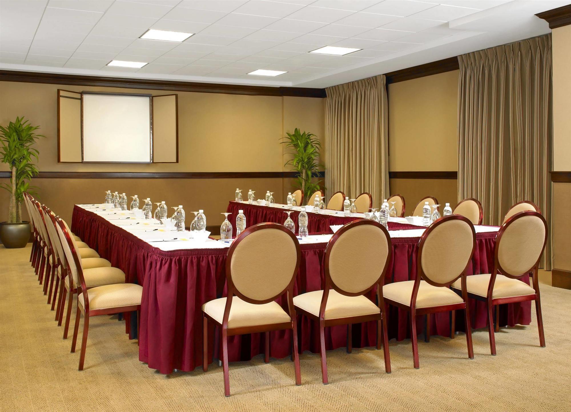 Hotel Sheraton Jfk Airport 3*