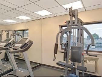 Ramada By Wyndham Staten Island Hotel