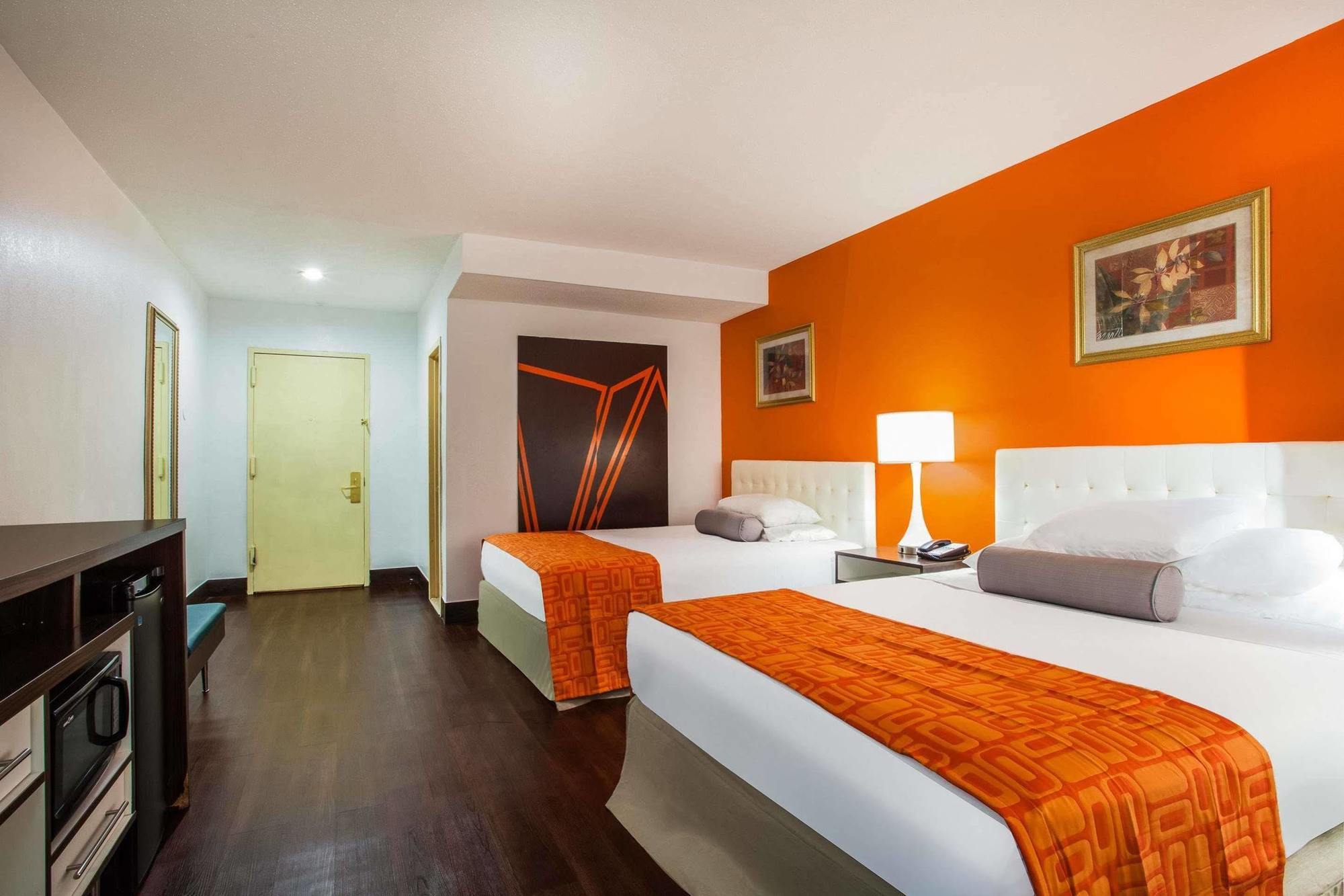 Hotel West Farms New York