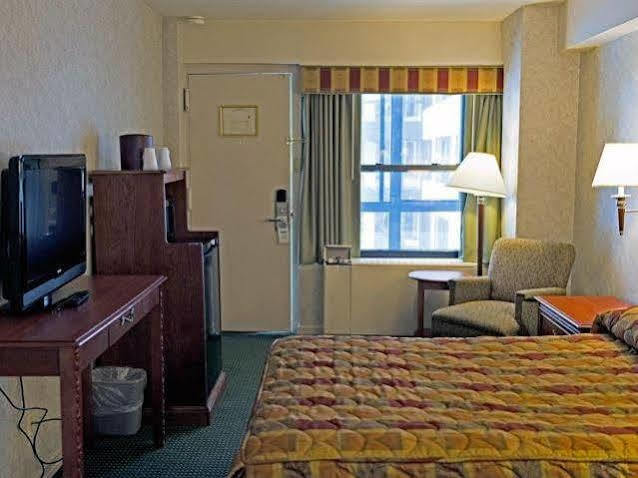 Travel - Midtown Manhattan Hotel