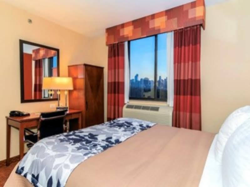 Sleep Long Island - Manhattan View 3* New York