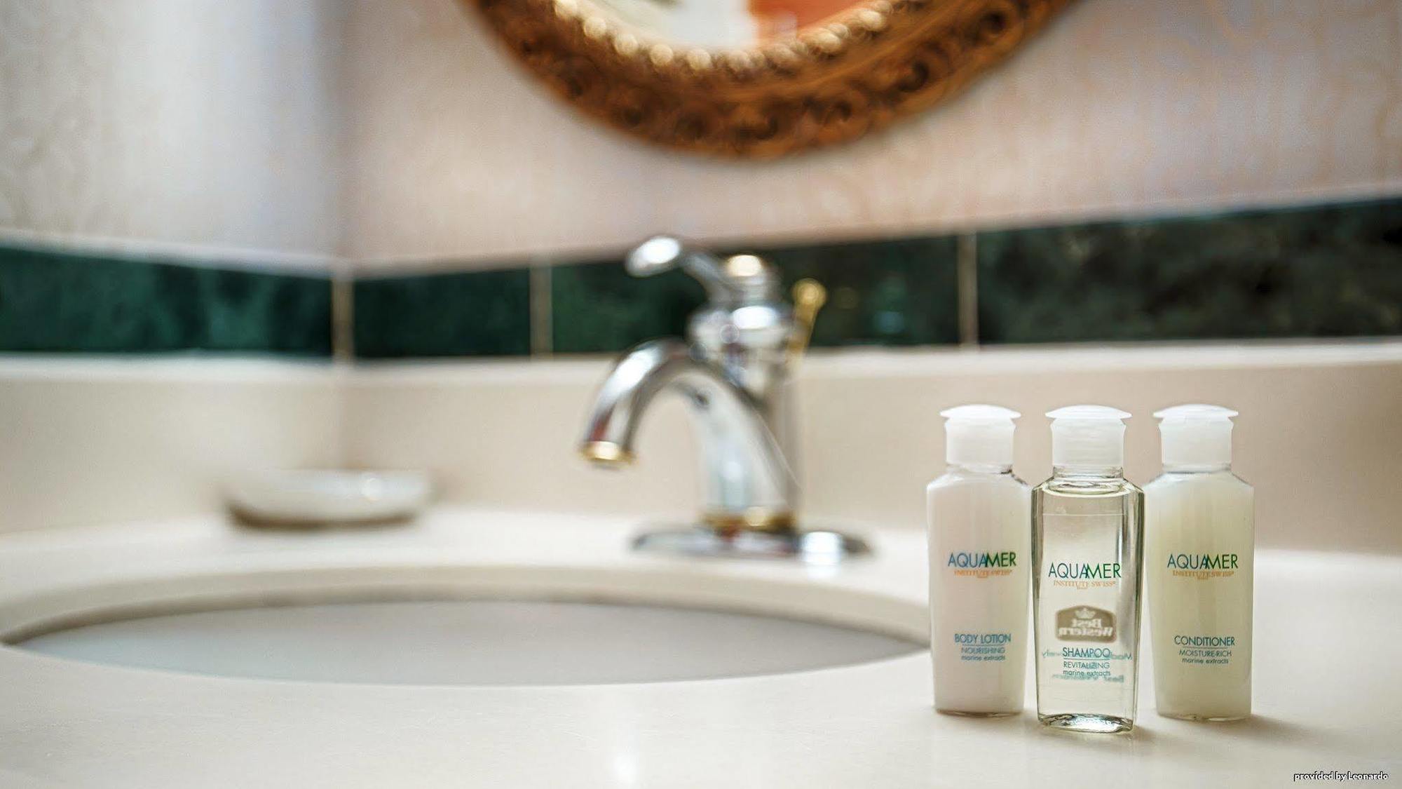 Western Queens Court 3* New York