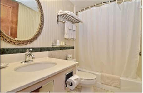 Western Queens Court New York