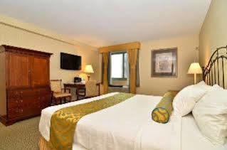 Western Queens Court 3* New York