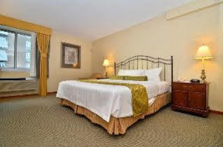 Hotel Western Queens Court 3*