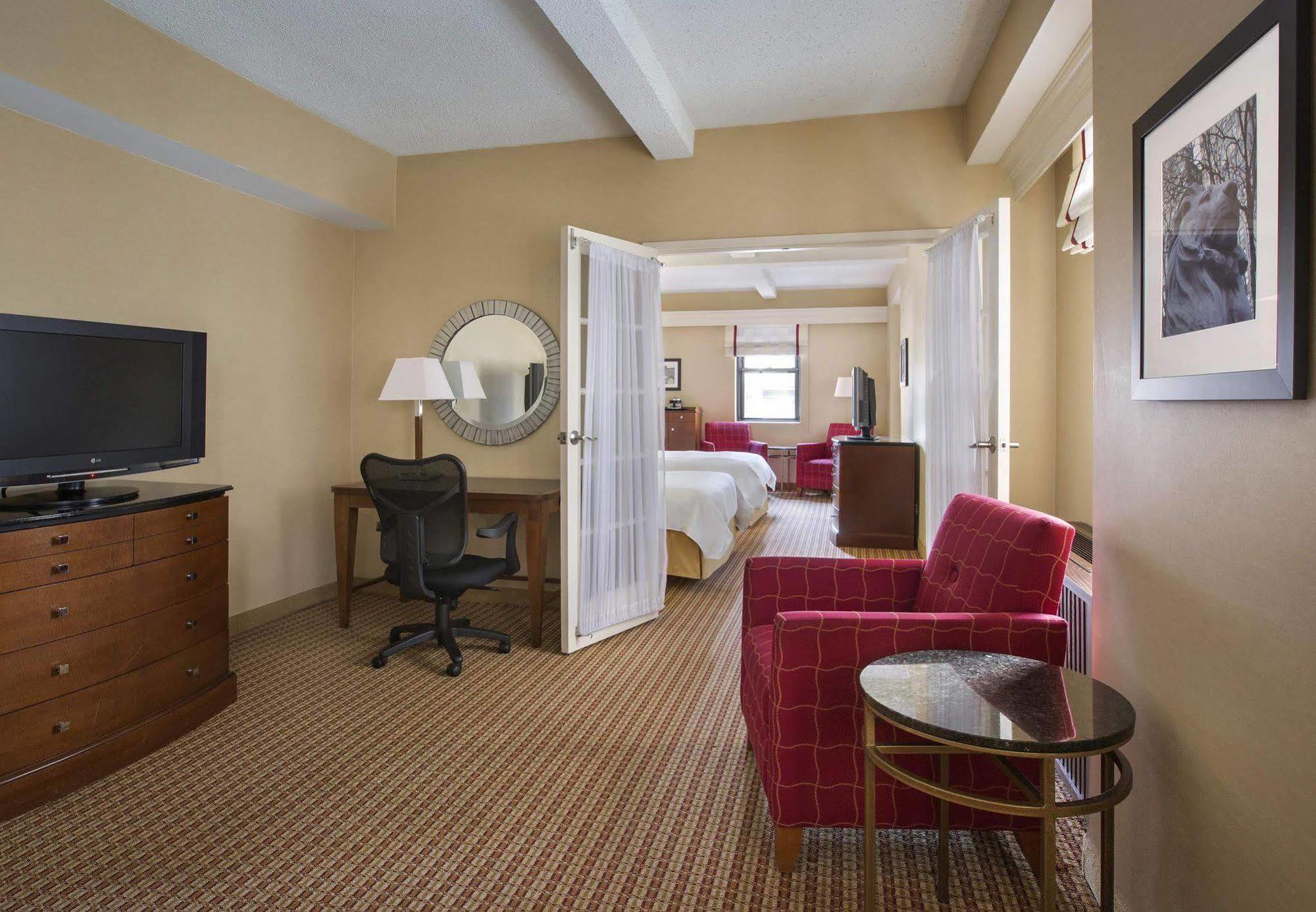 Marriott East Side 4*