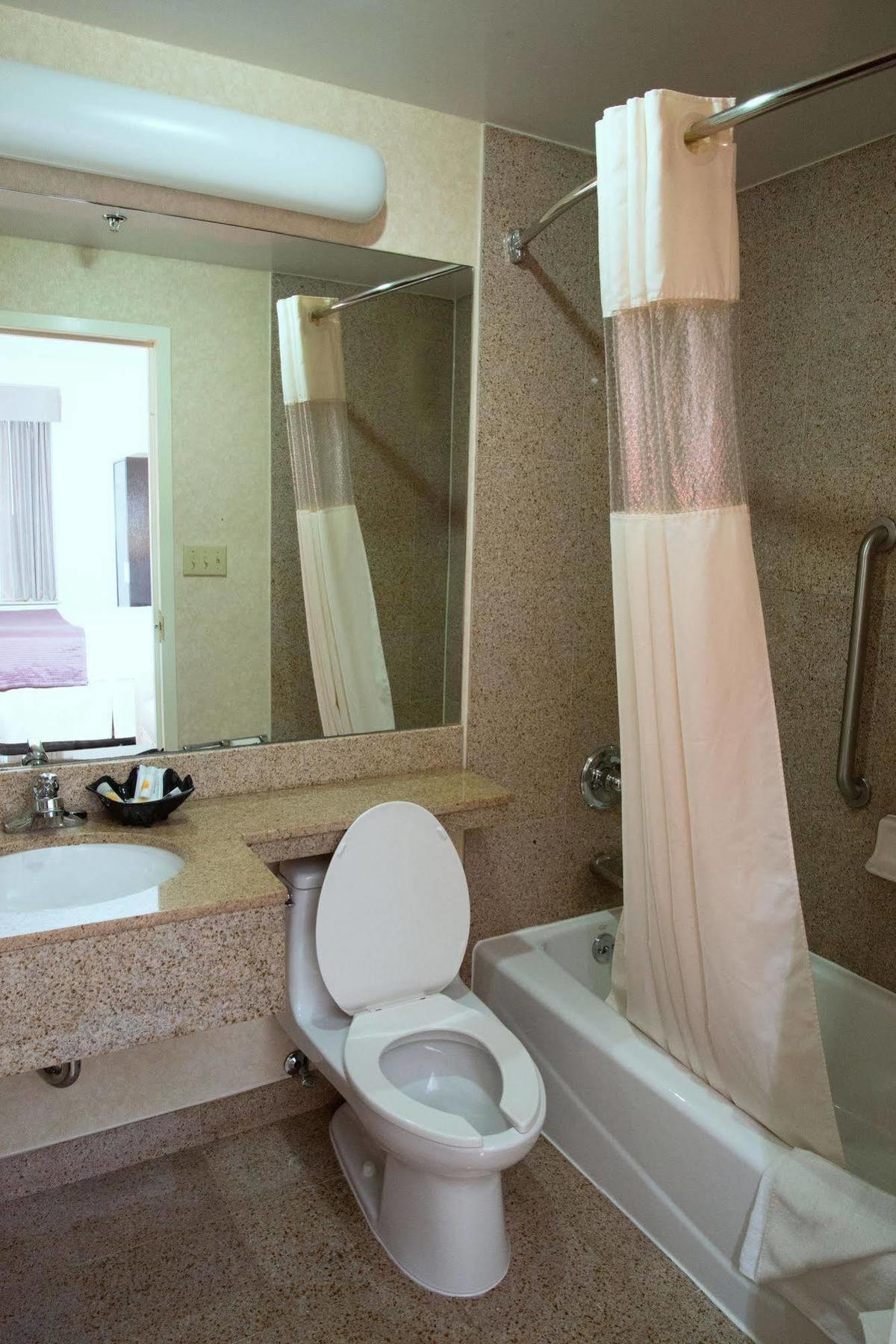 Days By Wyndham Jamaica / Jfk Airport Hotel