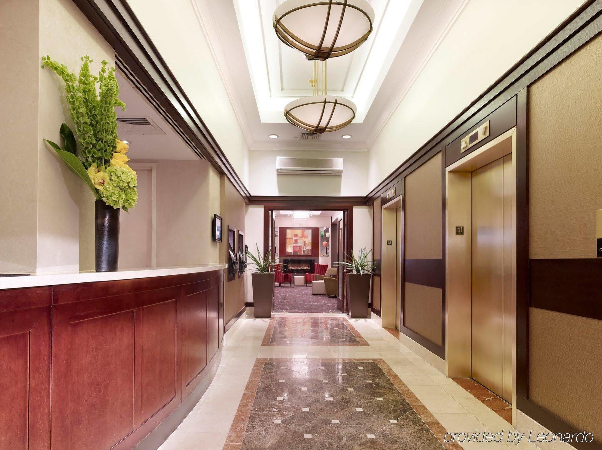 Radisson Street Hotel 4*