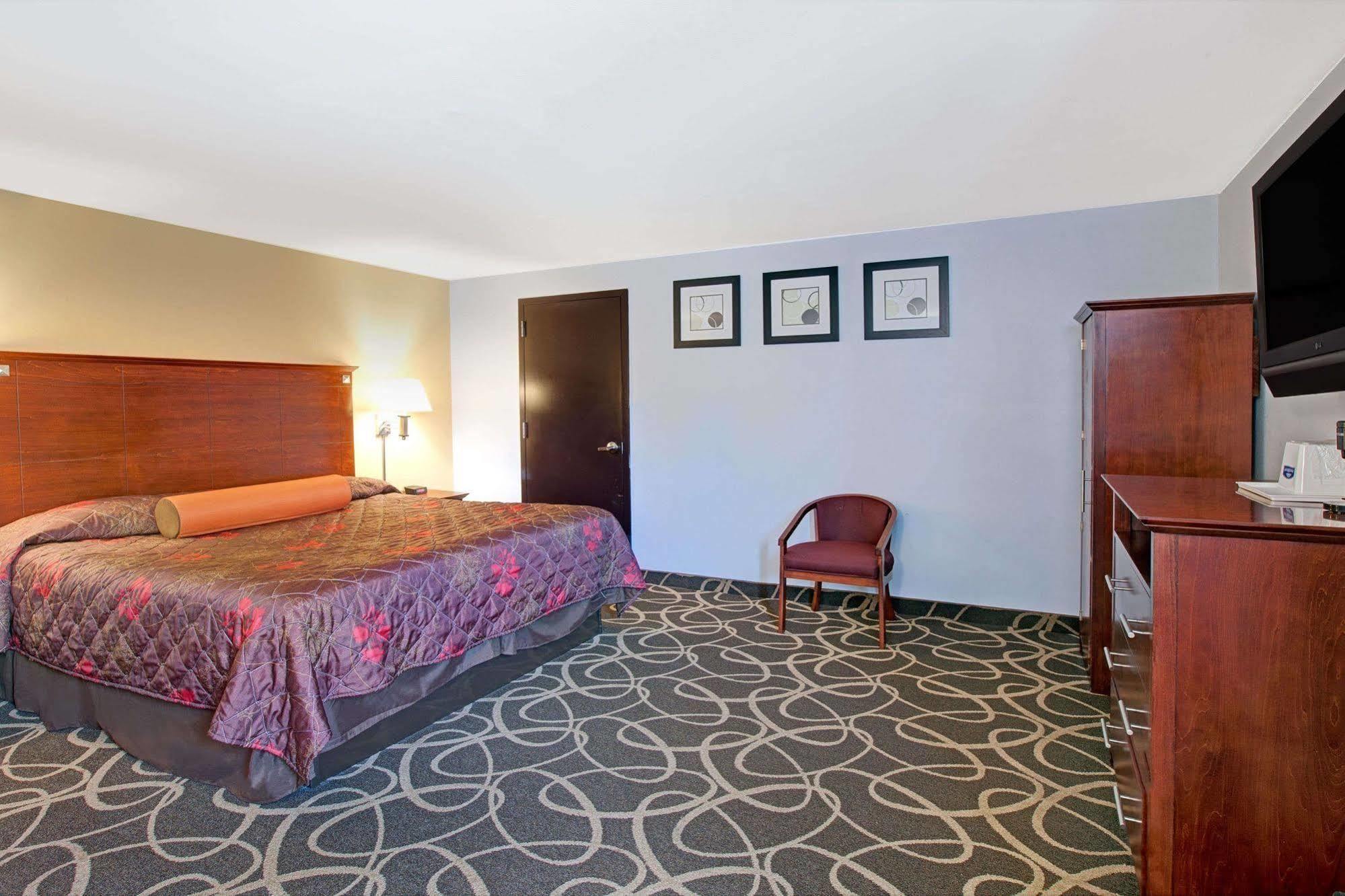 Howard Johnson Queens Village Hotel 2*