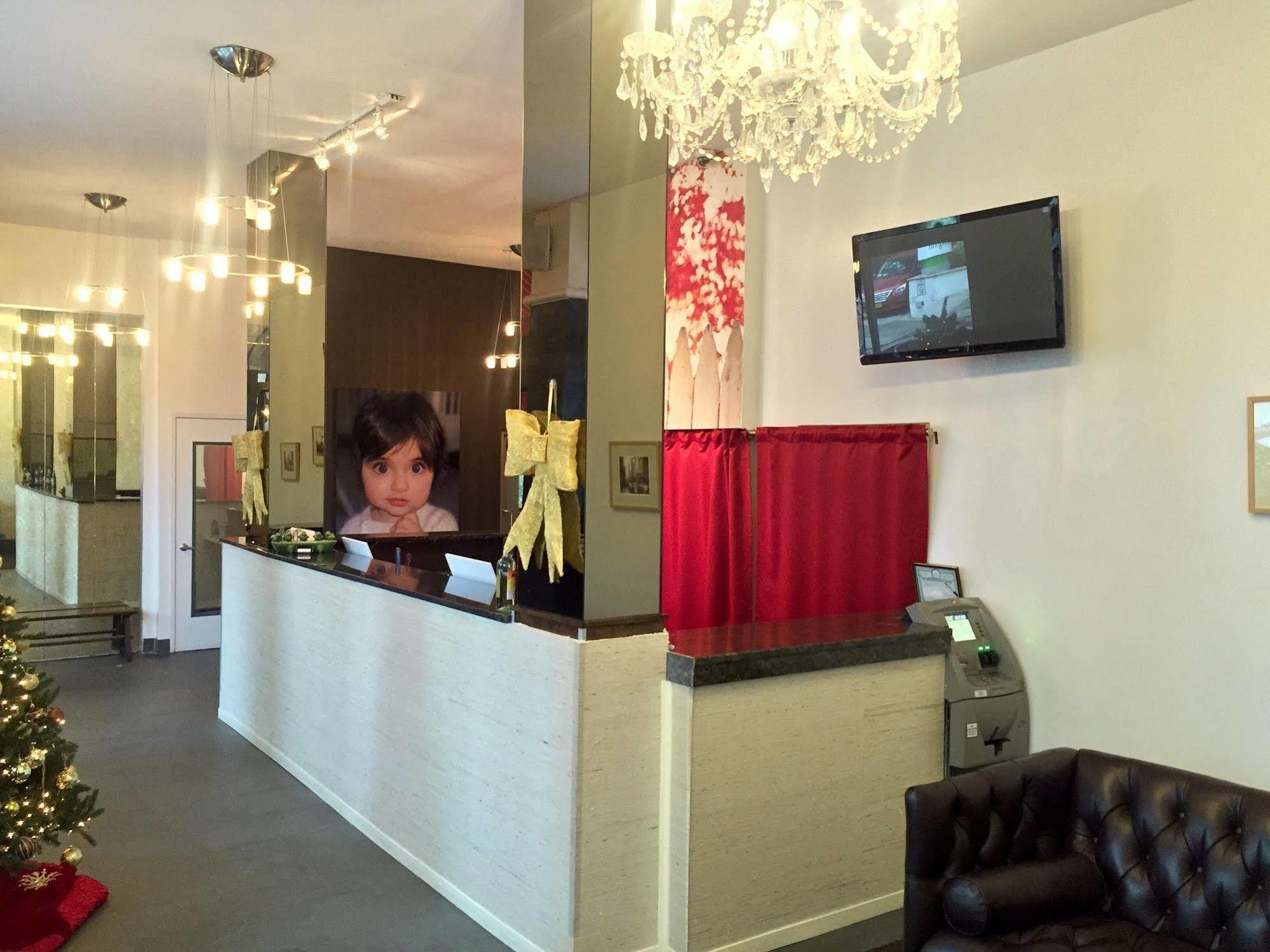 Vetiver / Manhattan Skyline Hotel