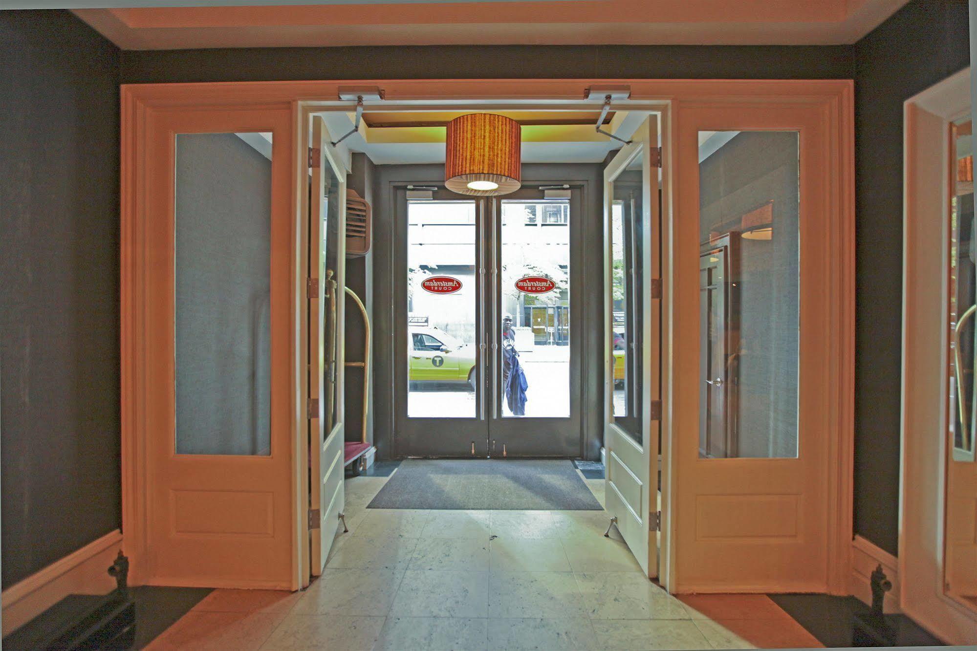 Square At Times Square