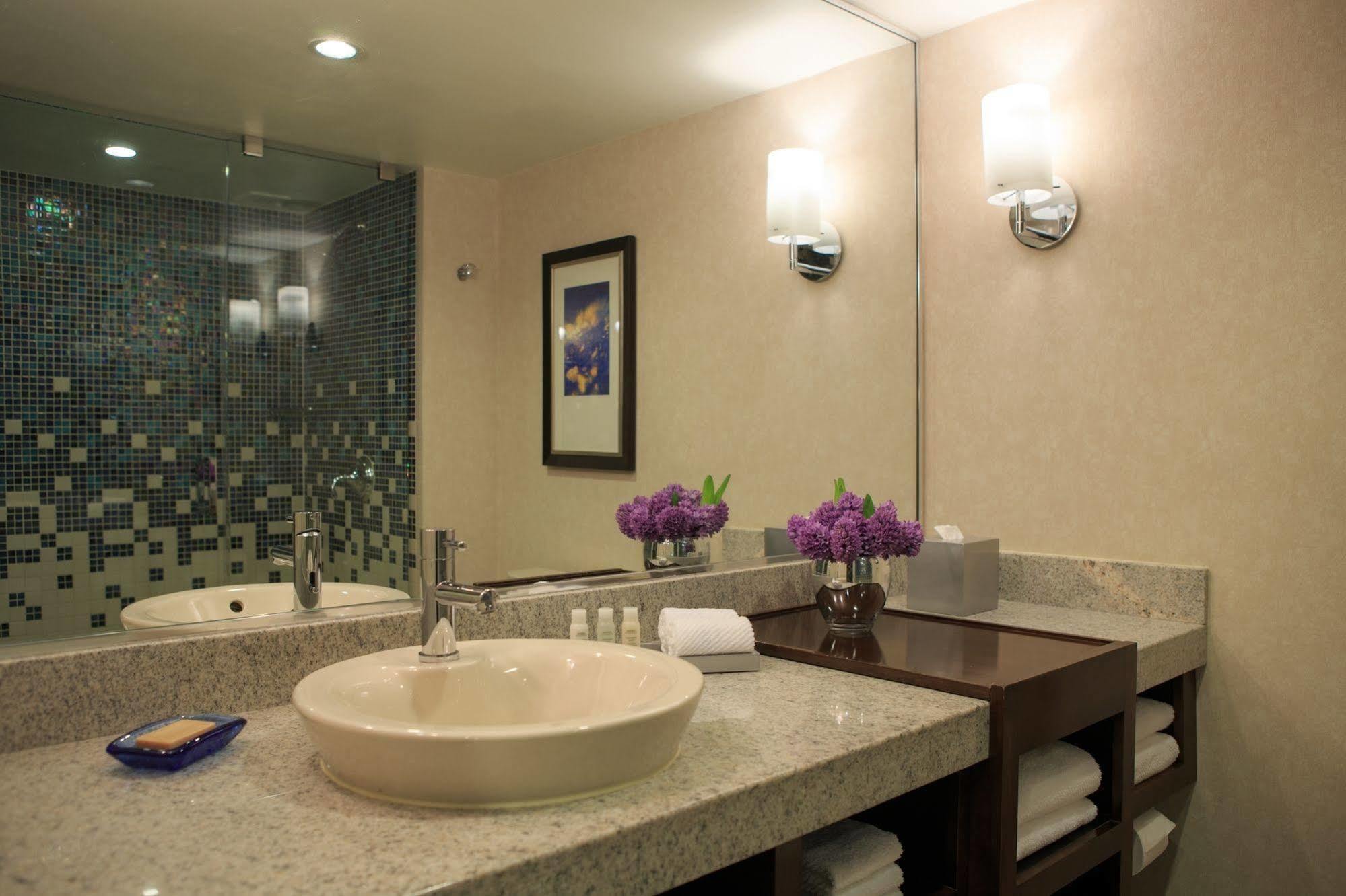 Renaissance Times Square By Marriott Hotel