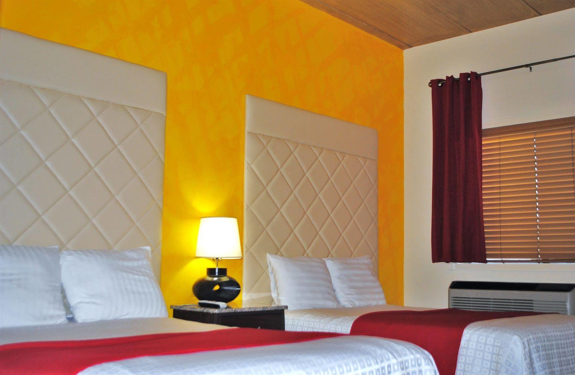 Surfside Three Motel 2*