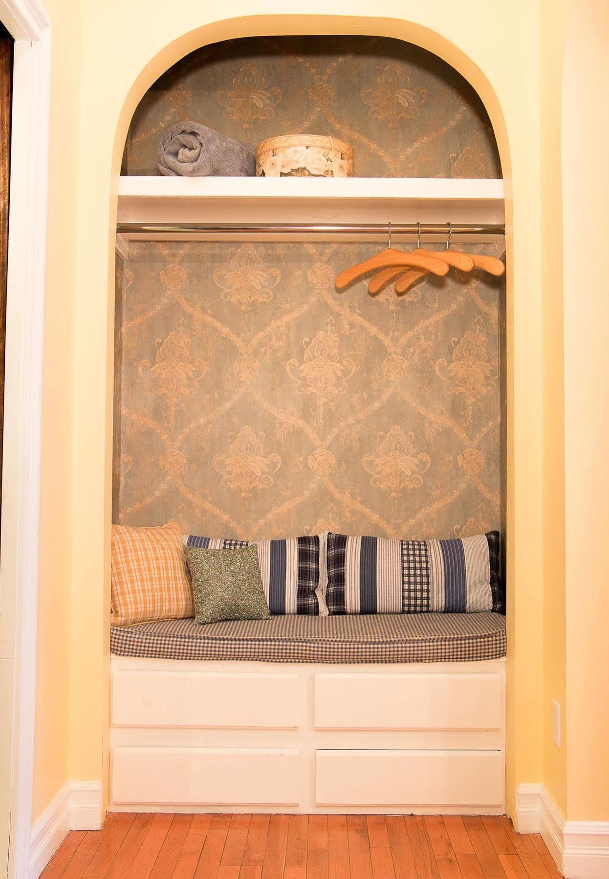 Guest house 255west New York