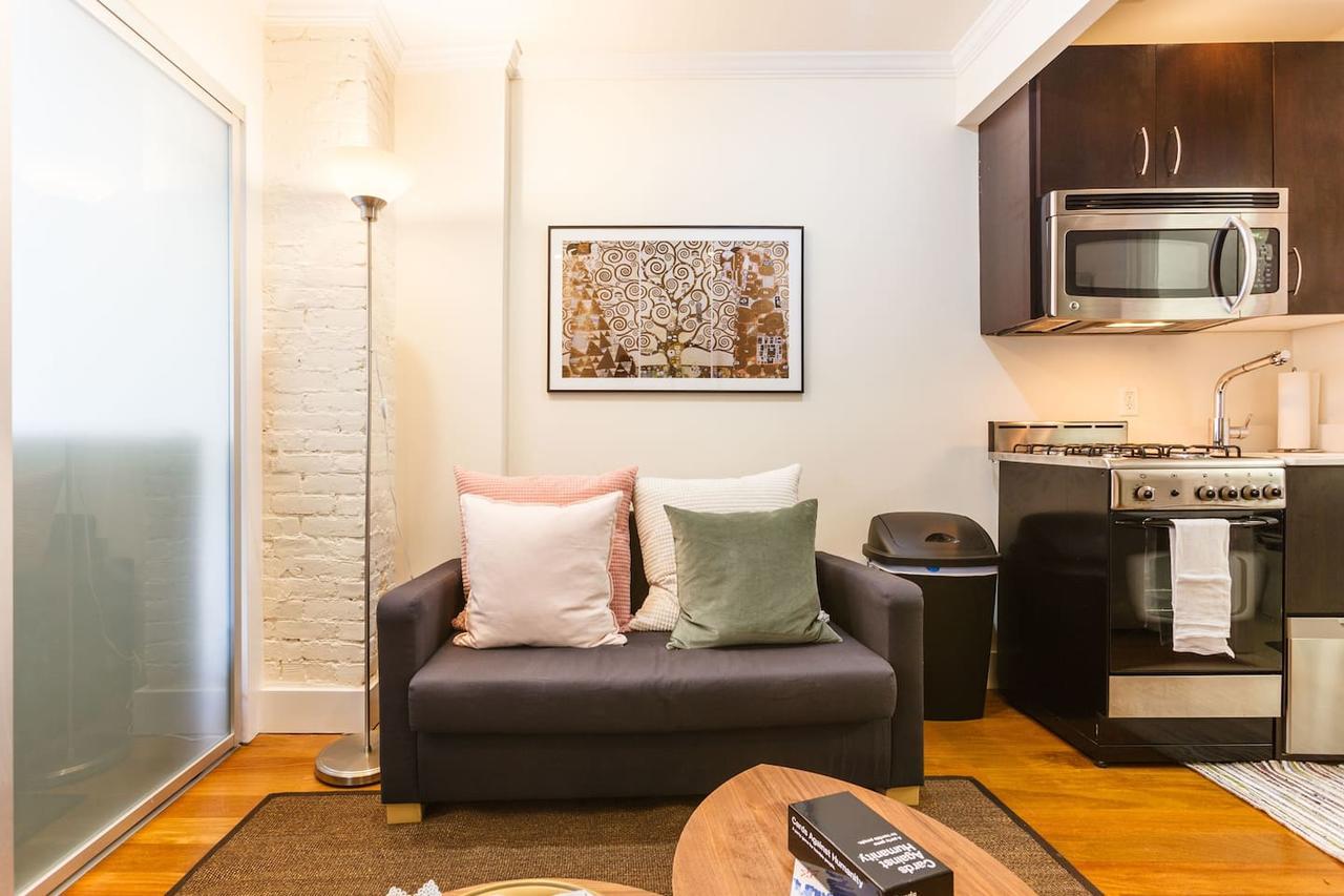 Apartment Cozy Lower East Side Pad- Everything You Need!