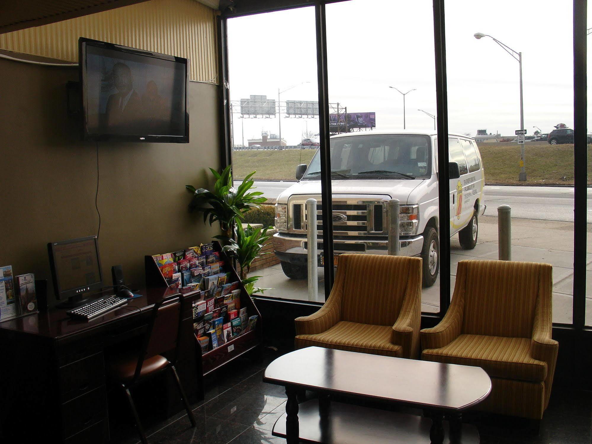 Hotel Super 8 By Wyndham Jamaica North Conduit 2*