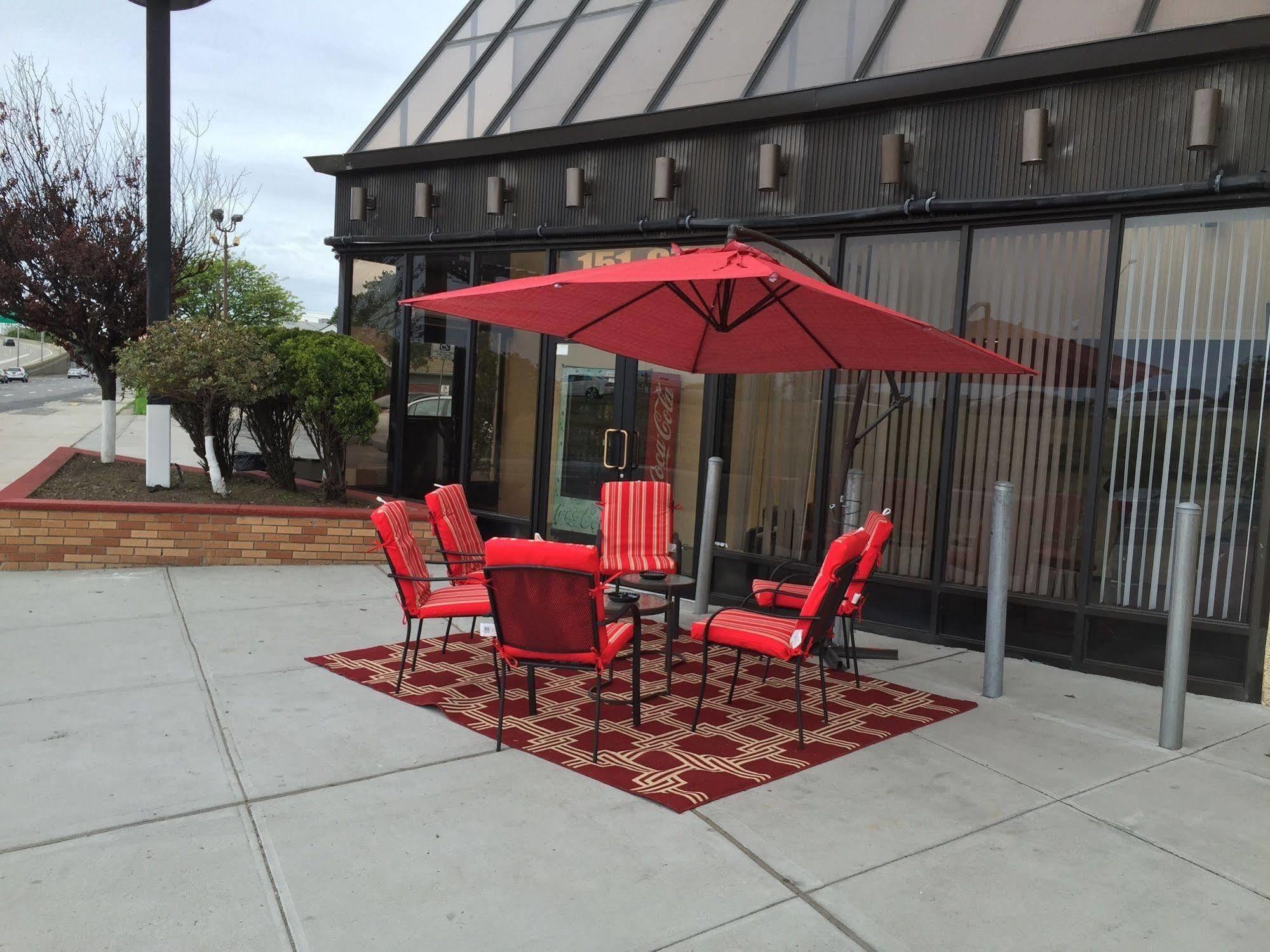 Super 8 By Wyndham Jamaica North Conduit Hotel New York