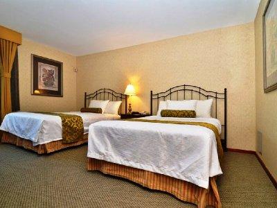 Western Queens Court 3*