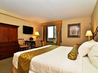 Western Queens Court Hotel 3*