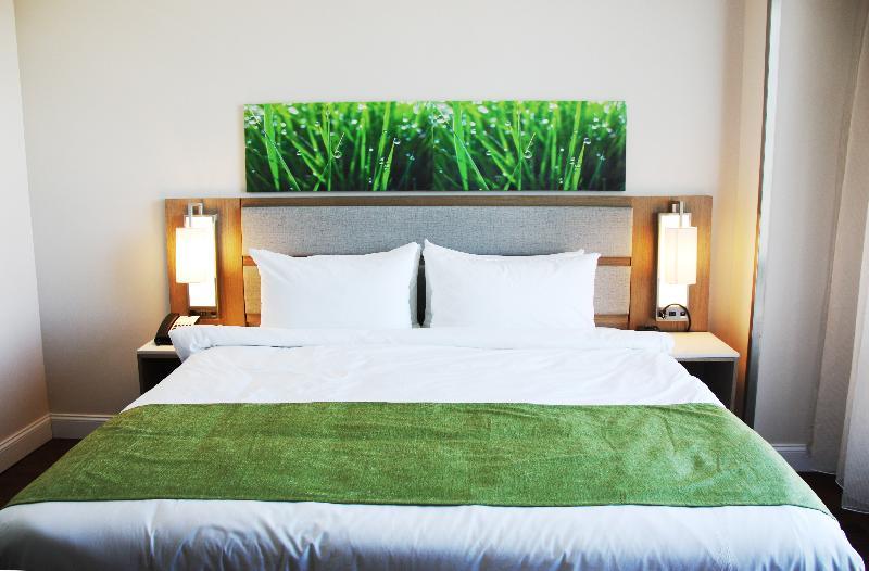 Wyndham Garden Fresh Meadows Flushing Hotel