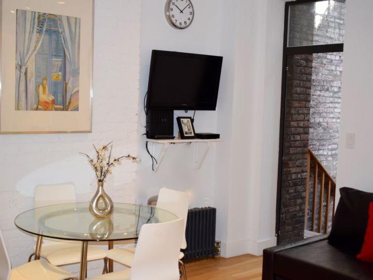 Sleeps 6 Air Con Wifi Apartment