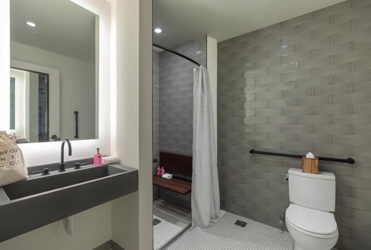 Moxy Nyc Downtown Hotel