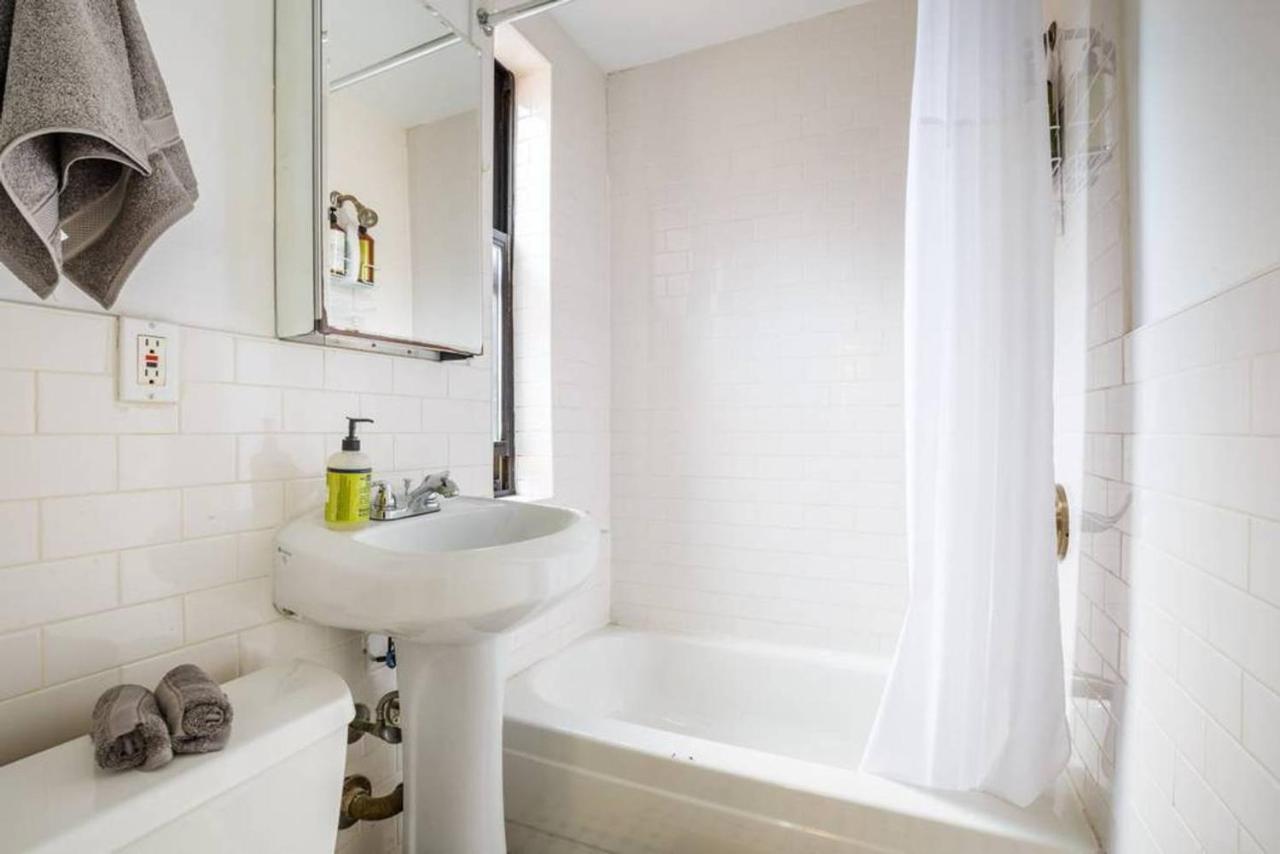 Lower East Side Gem: Quiant Space In Trendy, Vibrant, Convenient Neighborhood ! Sleeps 7 * New York