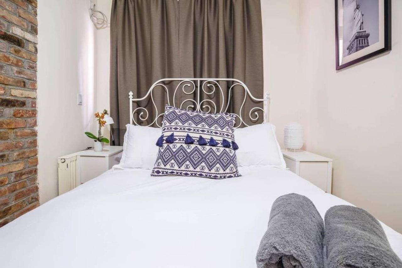Apartment Spacious, Quaint, Private 3br/2ba Sleeps 9 ~*best Block In Lower East Side *~ *