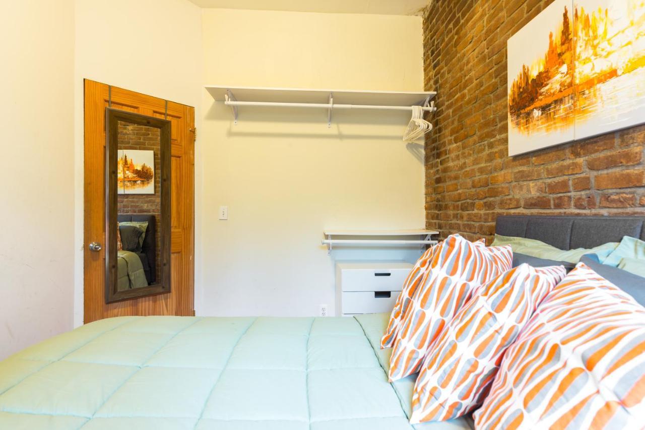 Spacious Apt Close To 9th Avenue Apartment *
