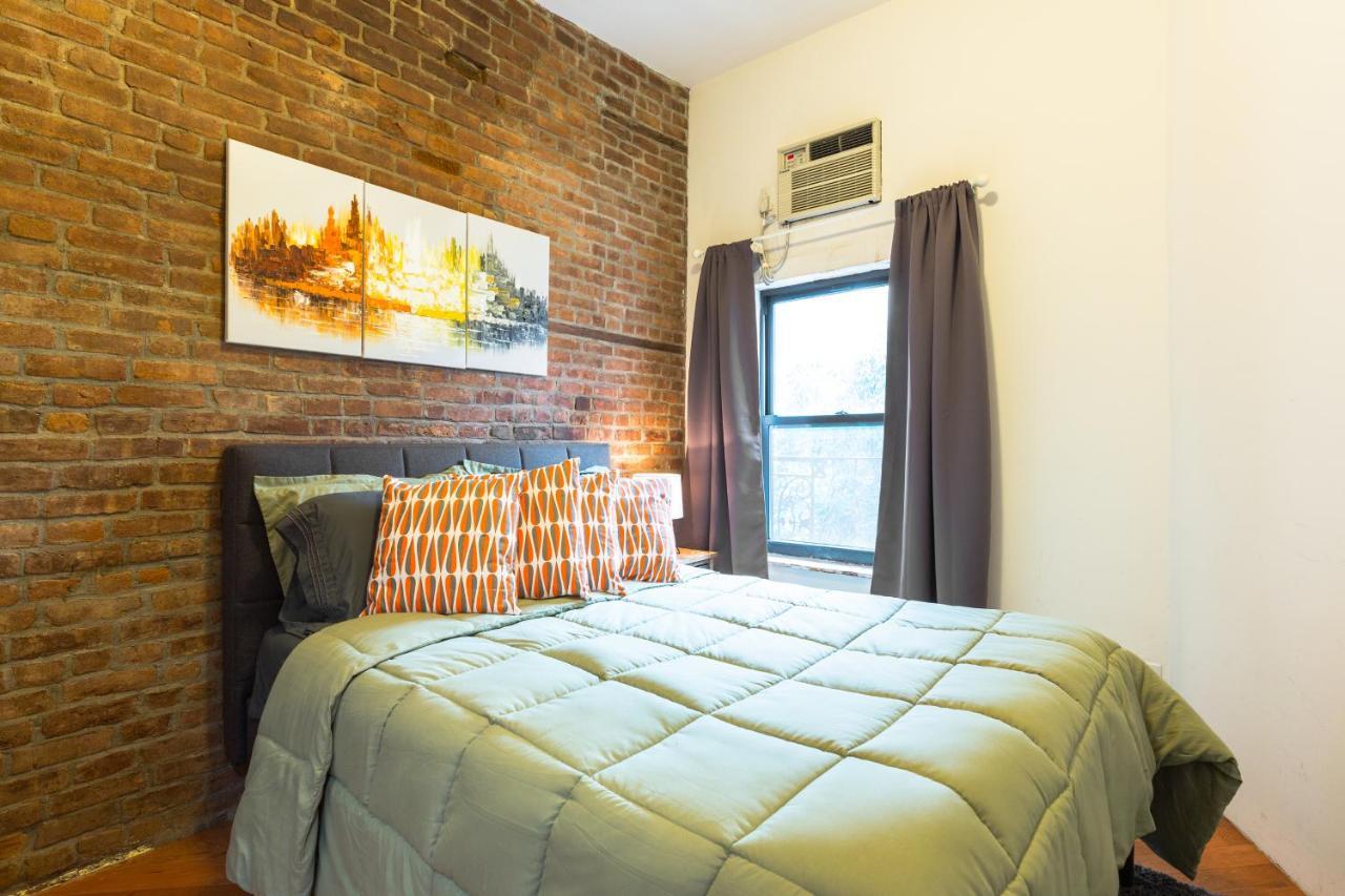 Spacious Apt Close To 9th Avenue Apartment *