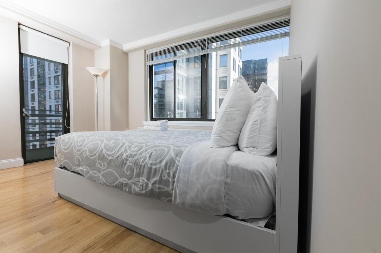 3 Bedrooms With Private Balcony By Central Park Appartement *