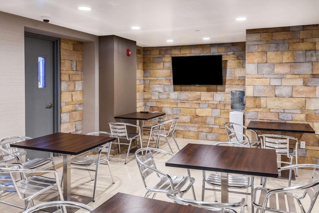 Hotel Umbrella Brooklyn - Newly Renovated