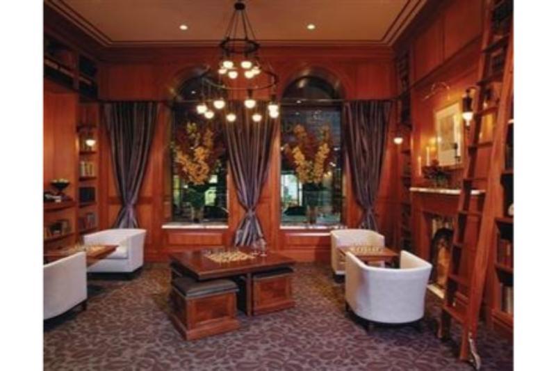 Mansfield Aparthotel 4*
