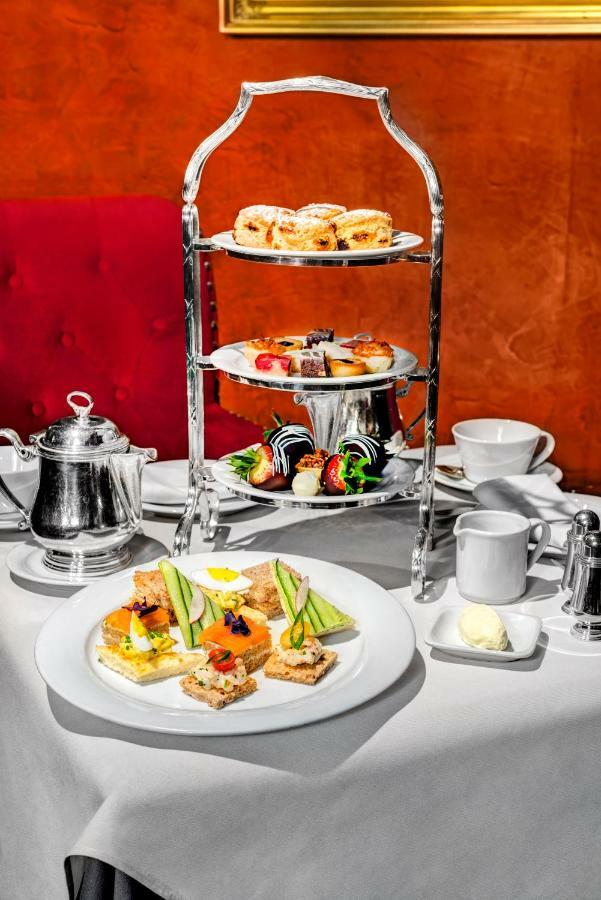 Plaza Athenee Hotel 5*