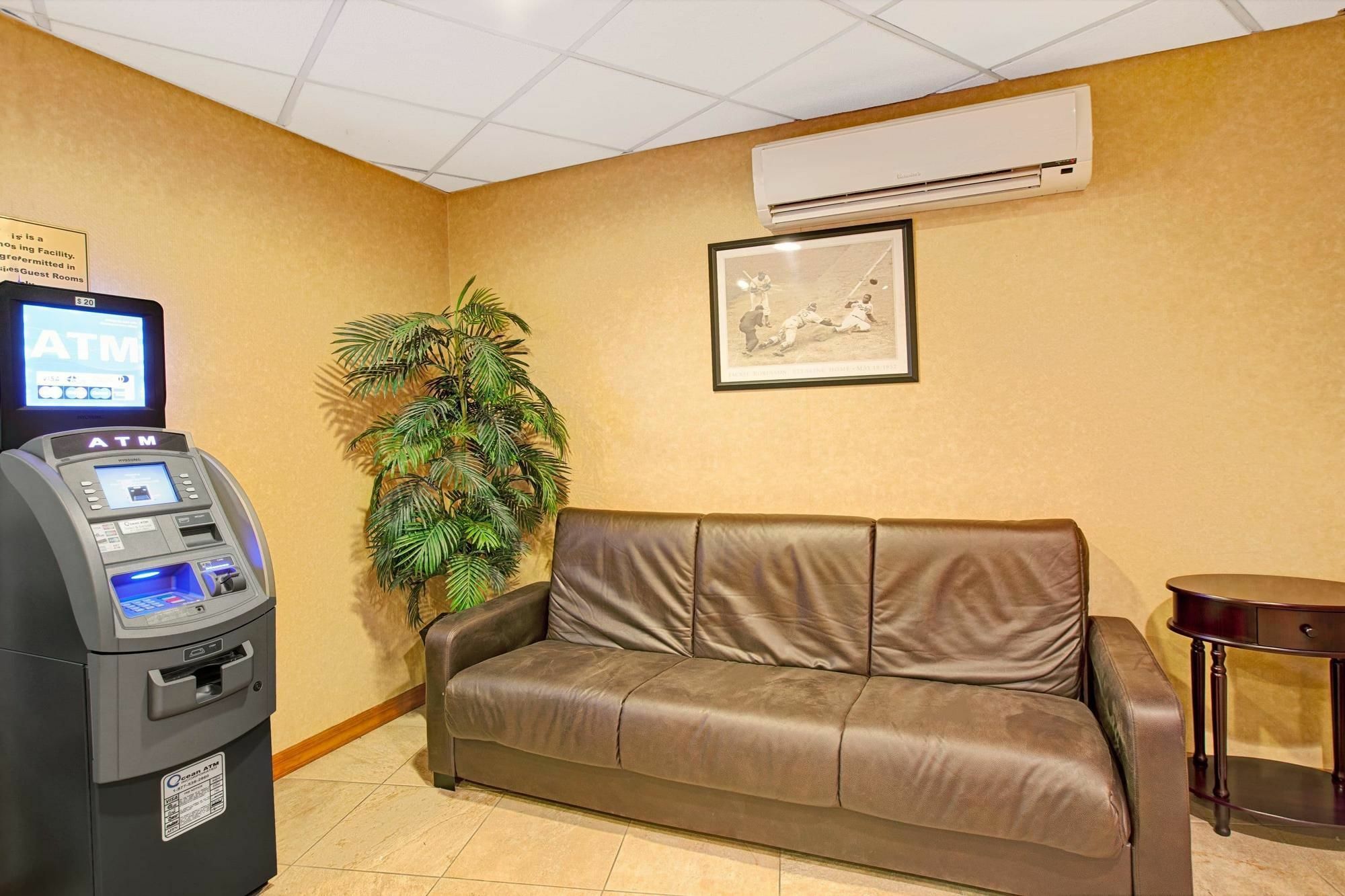 West Farms 2* New York