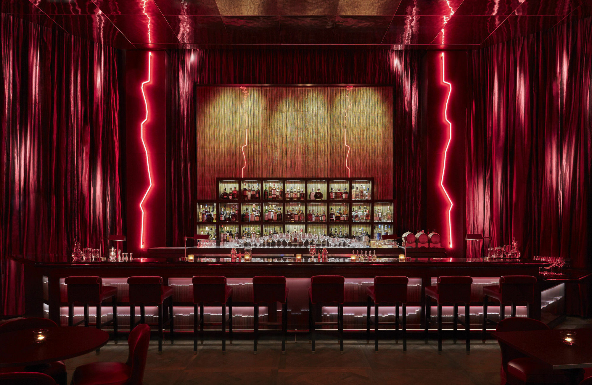 Four Seasons Downtown Hotel 5*