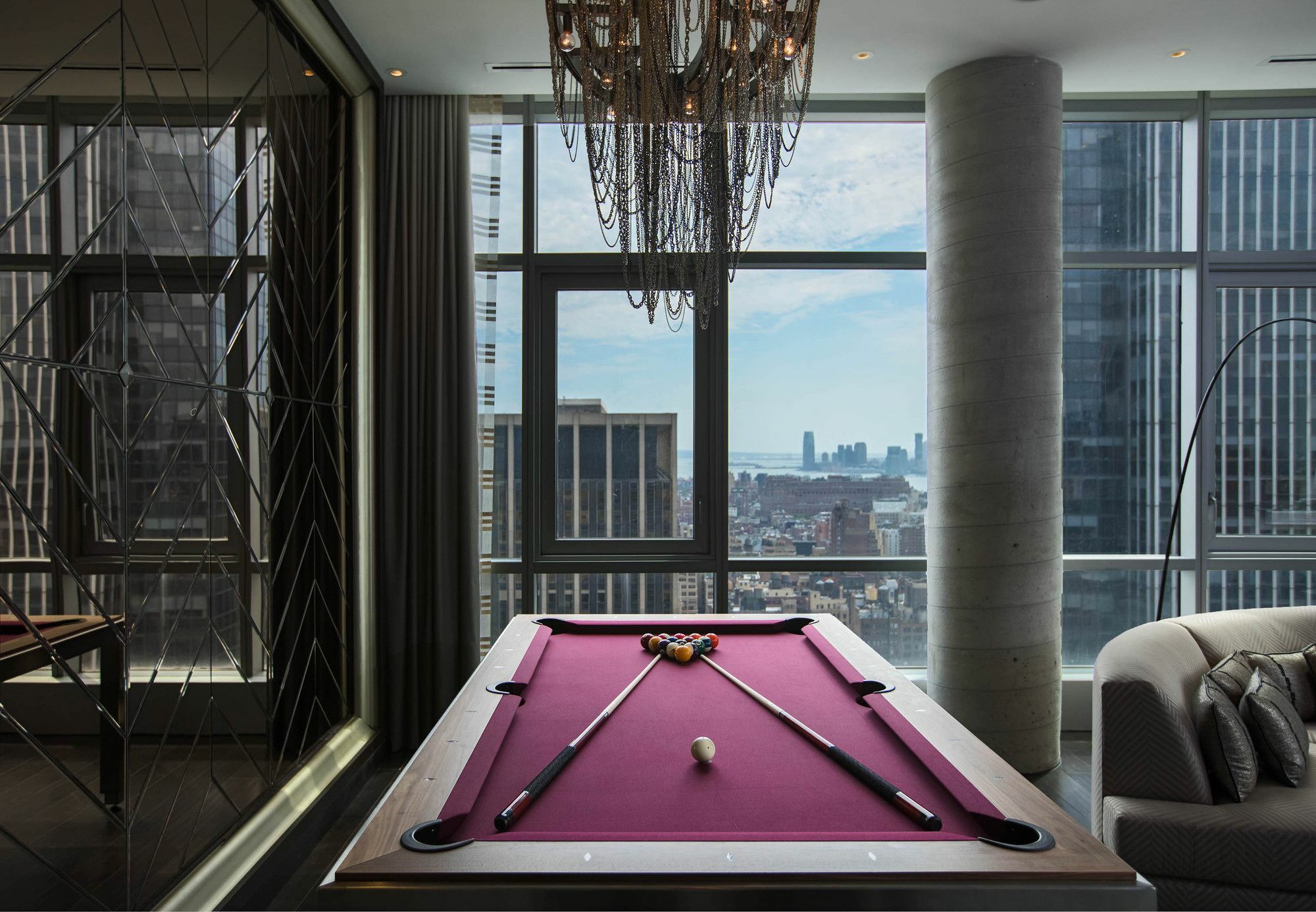 Renaissance Midtown 4*