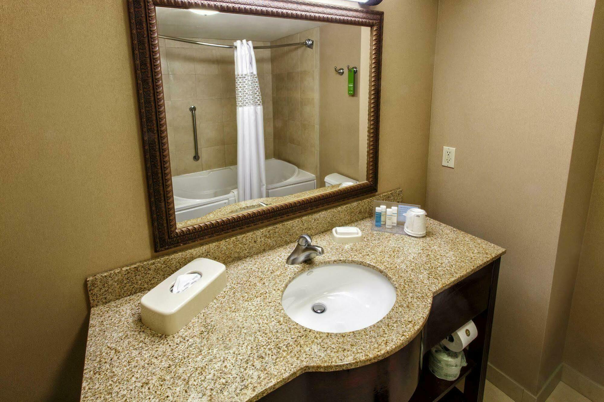 Hotel Hampton & Staten Island