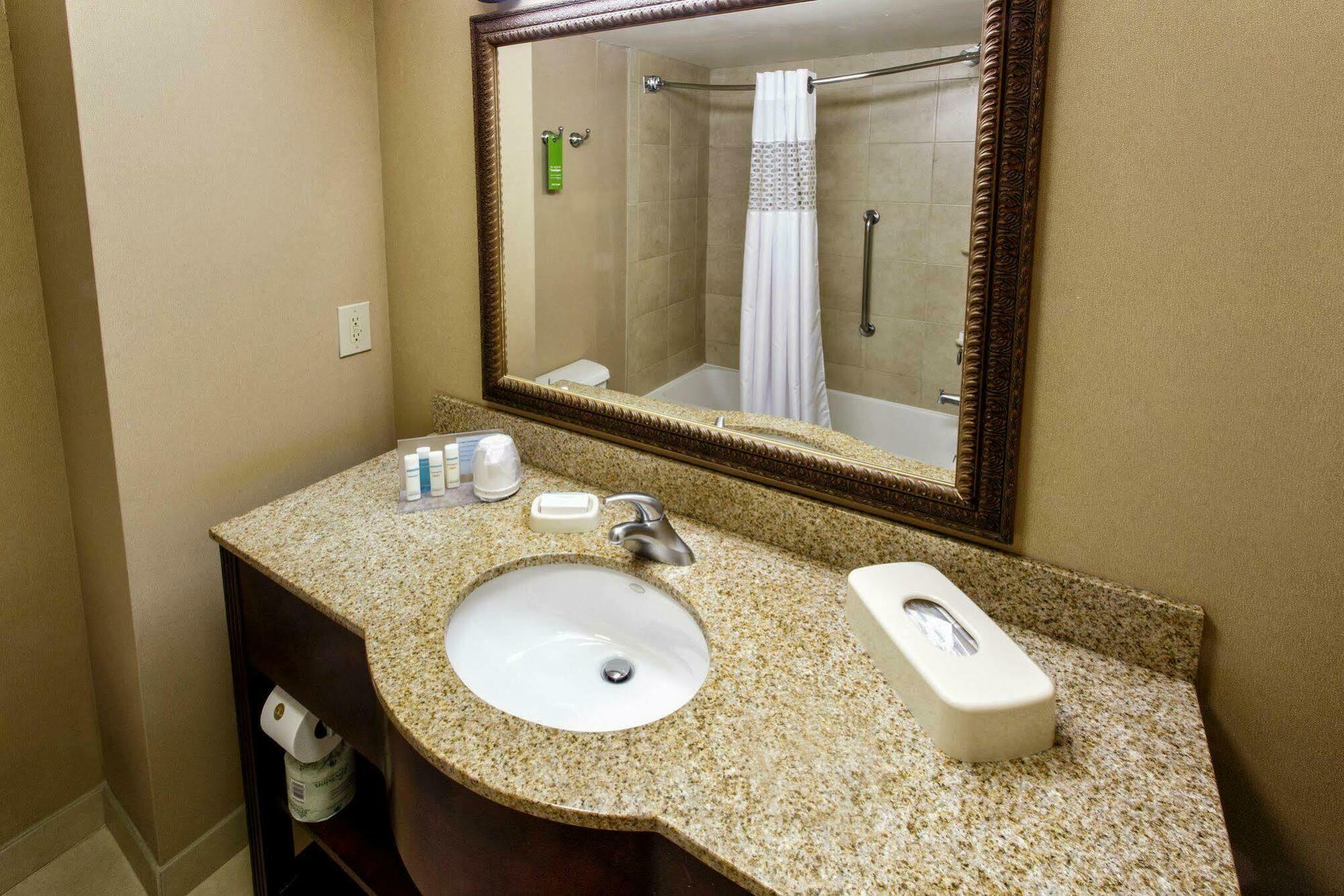 Hampton & Staten Island Hotel 3*