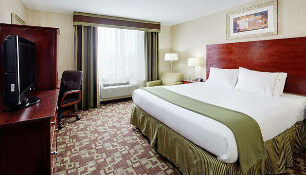 Country & By Radisson, Staten Island Hotel New York