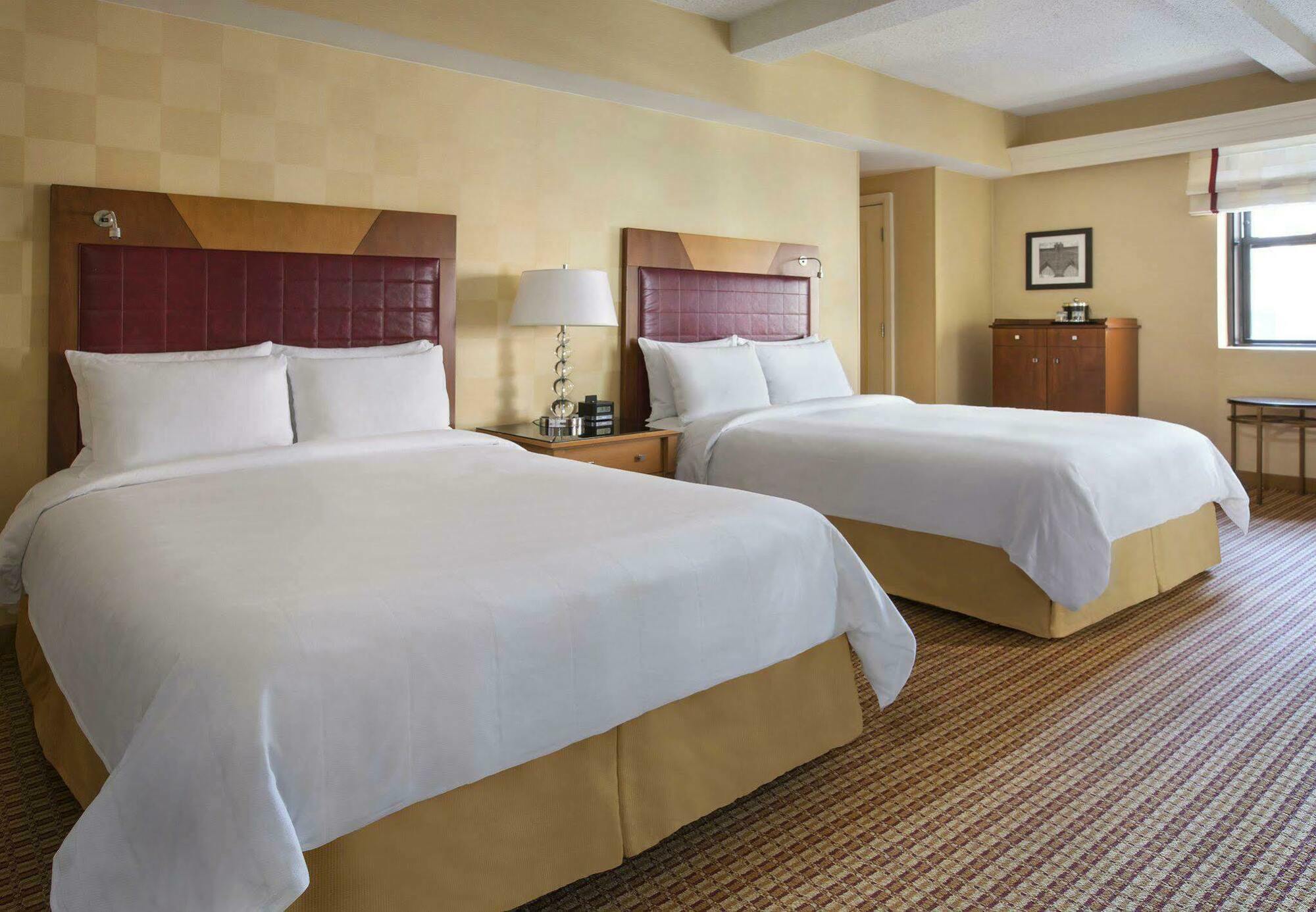 Marriott East Side Hotel 4*