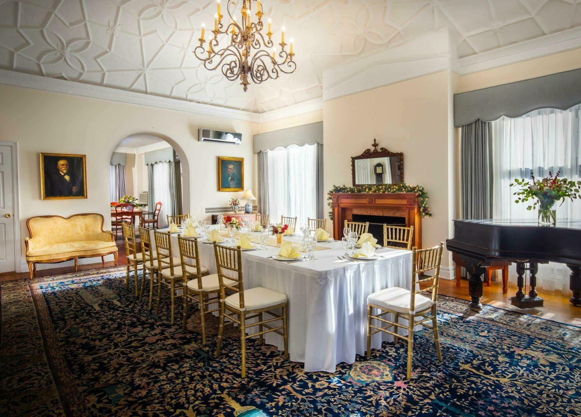 Roger Smith Hotel 3*