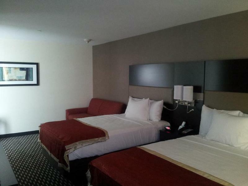 Hotel Howard Johnson By Wyndham Jamaica Ny Near Airtrain Jfk 3*